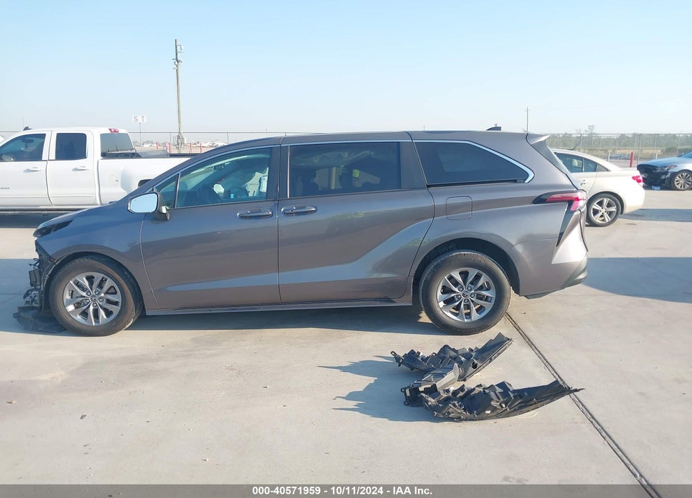 2022 TOYOTA SIENNA LE VIN: 5TDKRKEC8NS076521