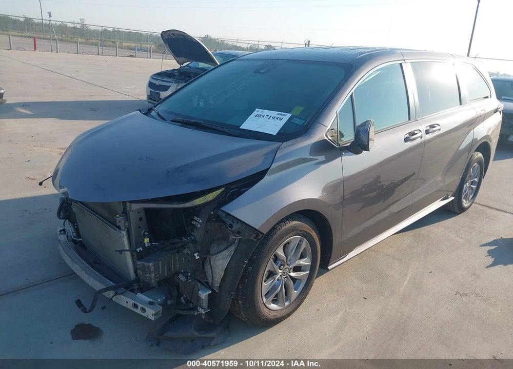 2022 TOYOTA SIENNA LE VIN: 5TDKRKEC8NS076521