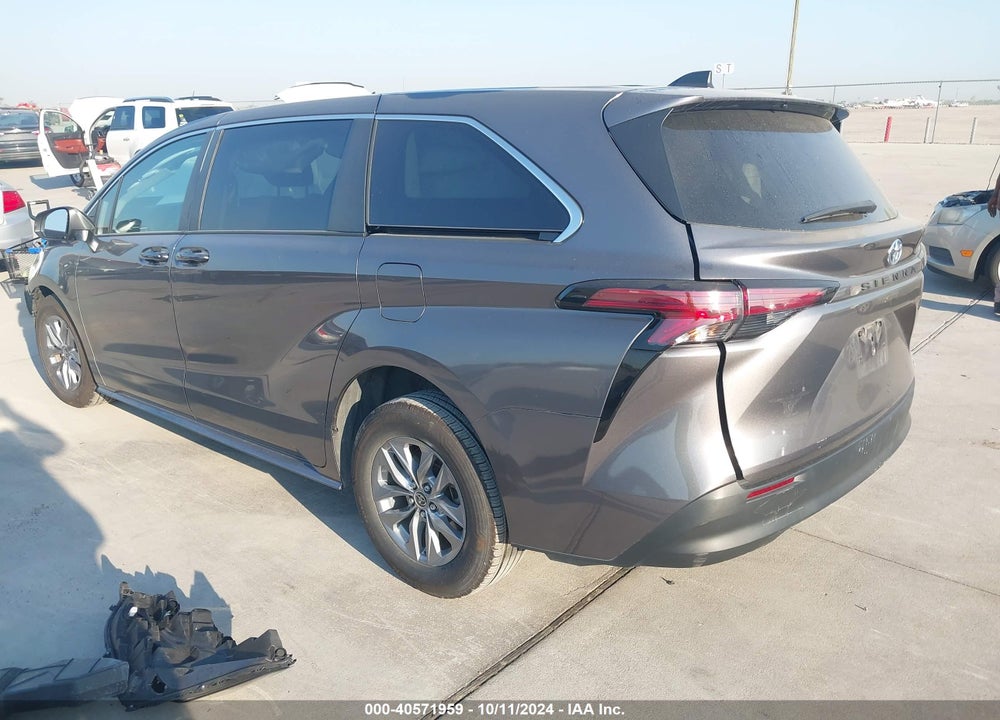 2022 TOYOTA SIENNA LE VIN: 5TDKRKEC8NS076521