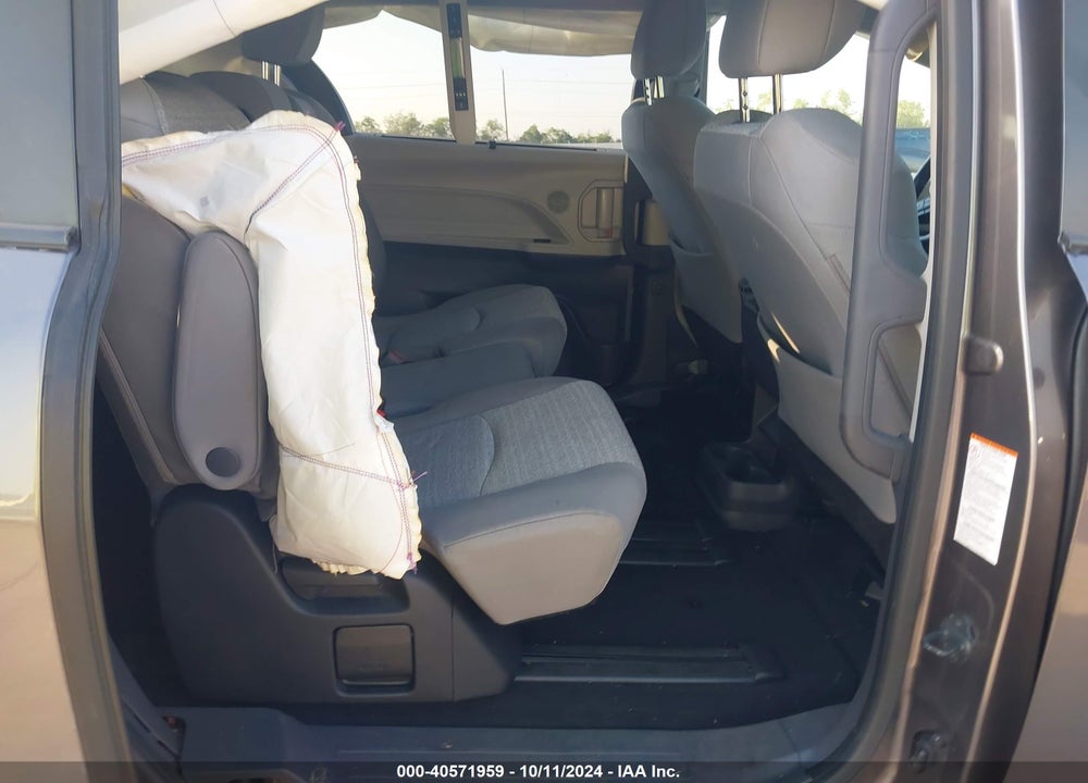 2022 TOYOTA SIENNA LE VIN: 5TDKRKEC8NS076521