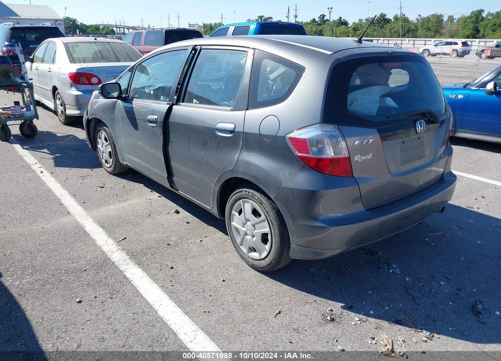 2013 HONDA FIT VIN: JHMGE8H31DC073362