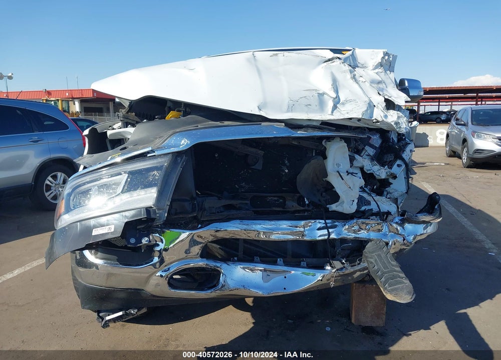 2019 RAM 1500 LAIE  4X4 5'7 BOX VIN: 1C6SRFJT1KN599742