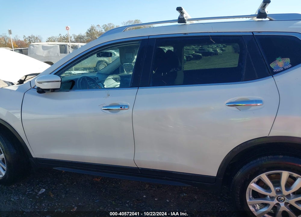 2018 NISSAN ROGUE SV VIN: KNMAT2MV5JP574311