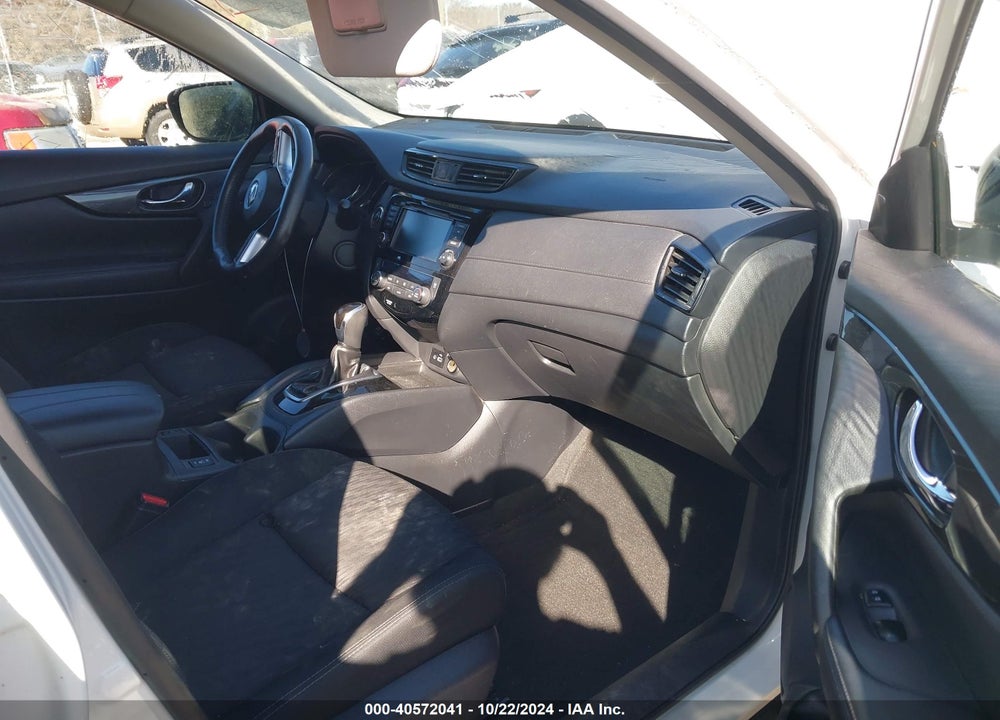 2018 NISSAN ROGUE SV VIN: KNMAT2MV5JP574311
