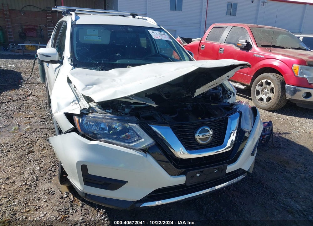 2018 NISSAN ROGUE SV VIN: KNMAT2MV5JP574311