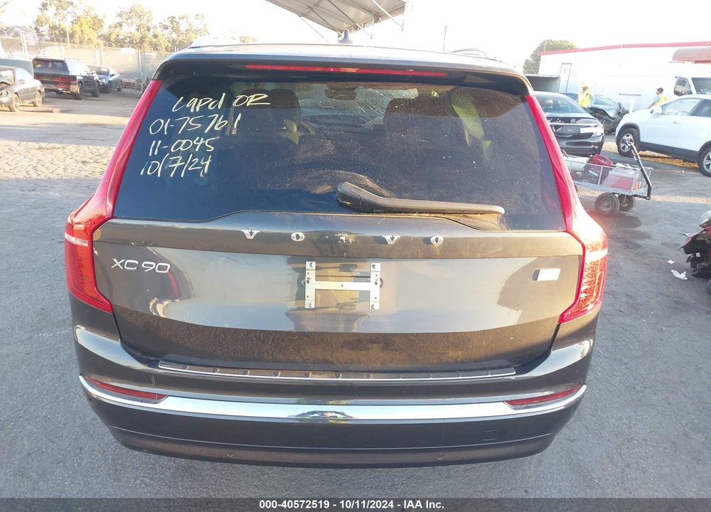 2023 VOLVO XC90 RECHARGE PLUG-IN HYBRID T8 PLUS BRIGHT THEME 7-SEATER VIN: YV4H60CN8P1932165