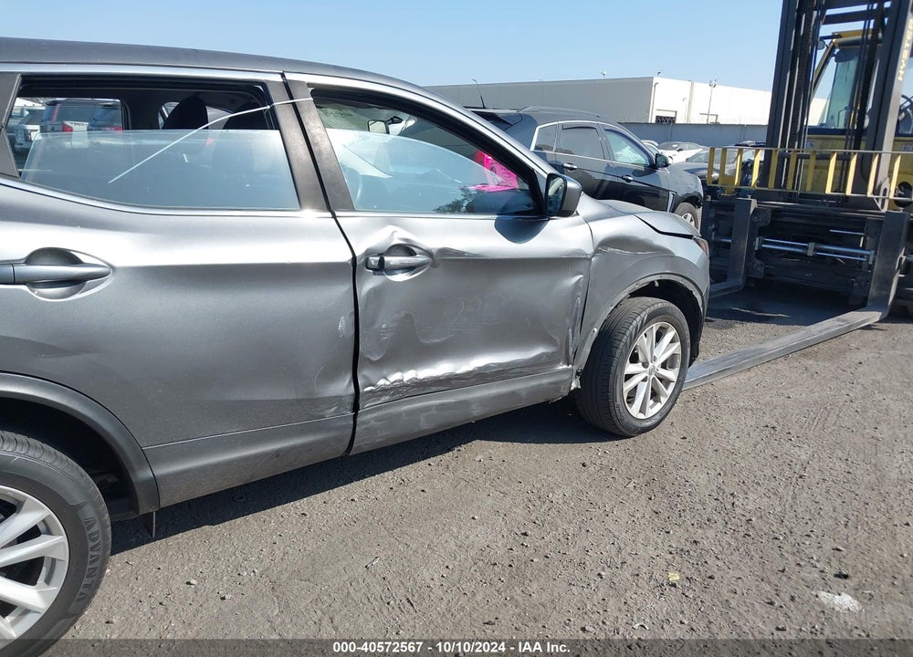 2017 NISSAN ROGUE SPORT S VIN: JN1BJ1CP4HW014015