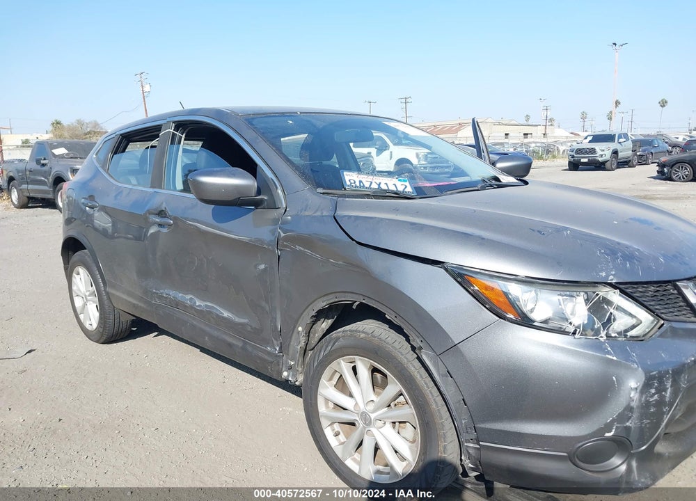 2017 NISSAN ROGUE SPORT S VIN: JN1BJ1CP4HW014015
