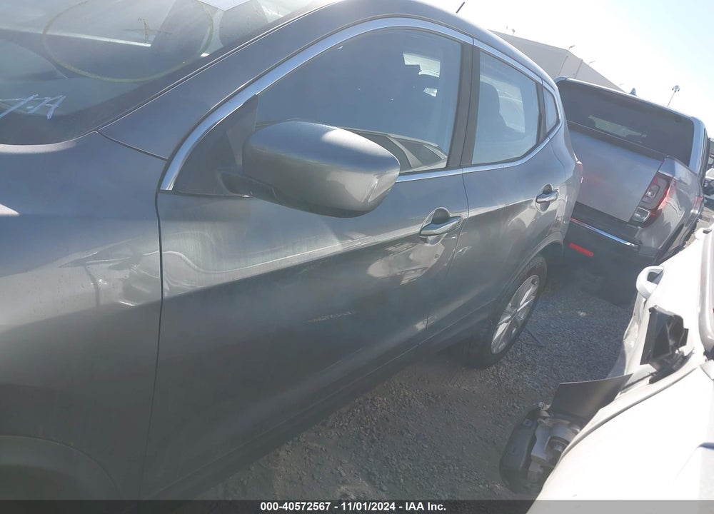 2017 NISSAN ROGUE SPORT S VIN: JN1BJ1CP4HW014015
