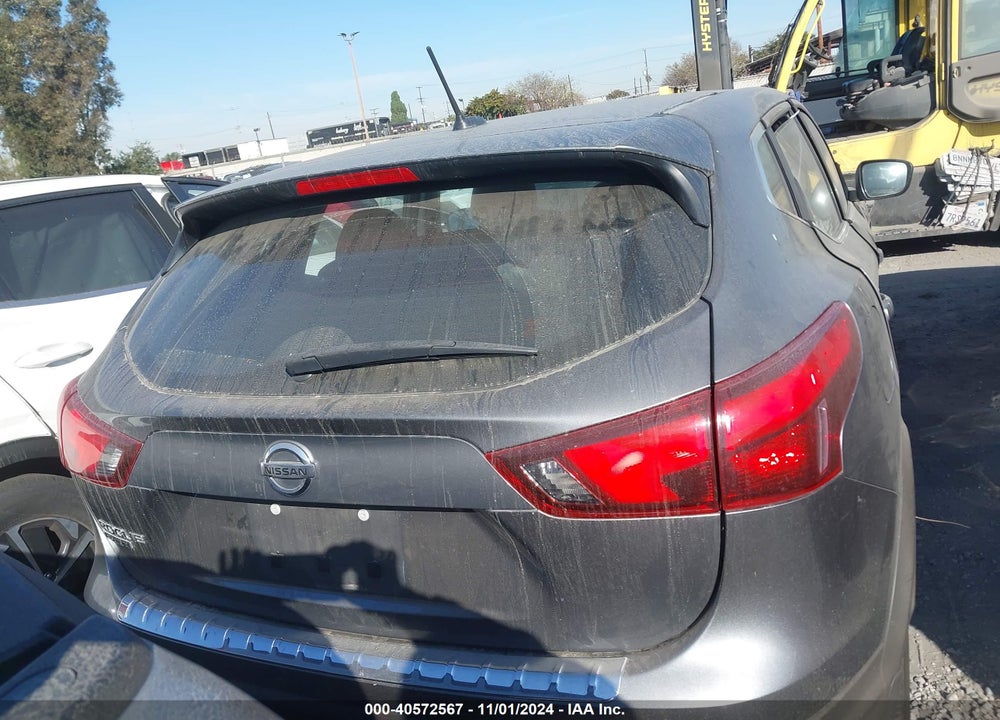 2017 NISSAN ROGUE SPORT S VIN: JN1BJ1CP4HW014015
