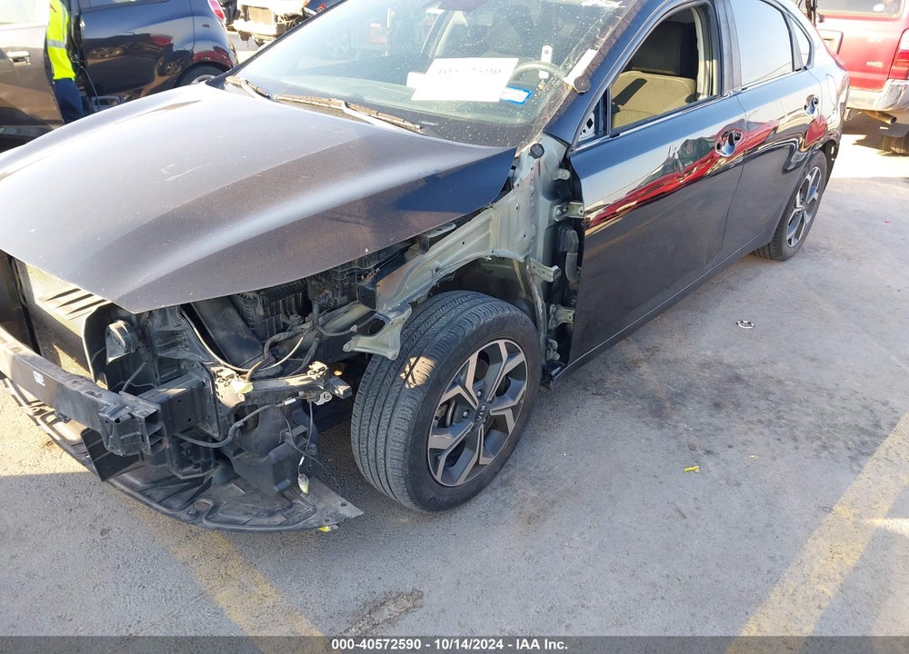 2019 KIA FORTE LXS VIN: 3KPF24ADXKE114885