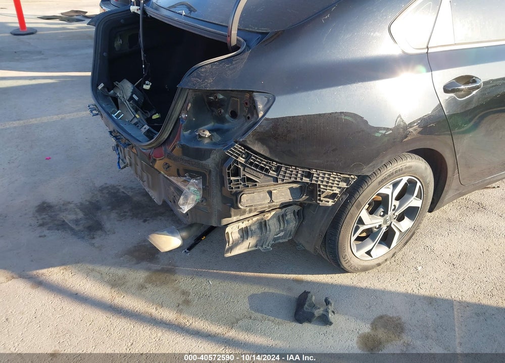 2019 KIA FORTE LXS VIN: 3KPF24ADXKE114885