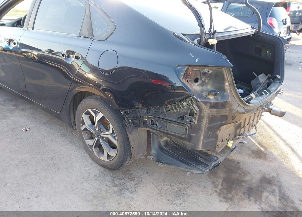 2019 KIA FORTE LXS VIN: 3KPF24ADXKE114885
