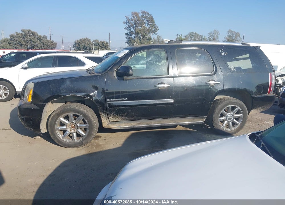2007 GMC YUKON DENALI VIN: 1GKFK63827J209452