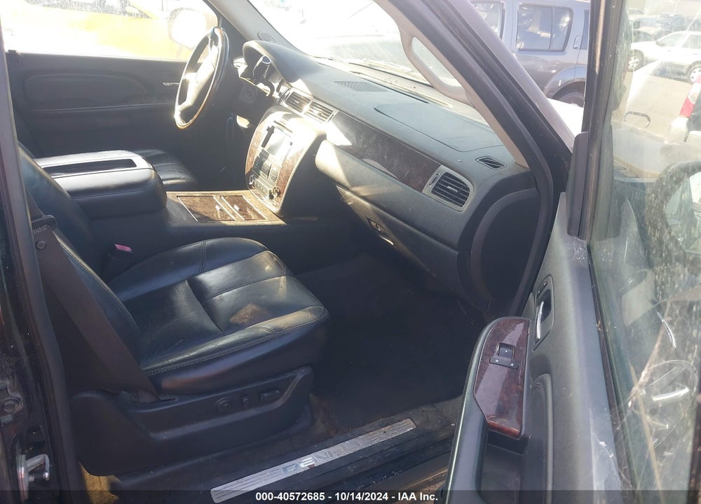 2007 GMC YUKON DENALI VIN: 1GKFK63827J209452