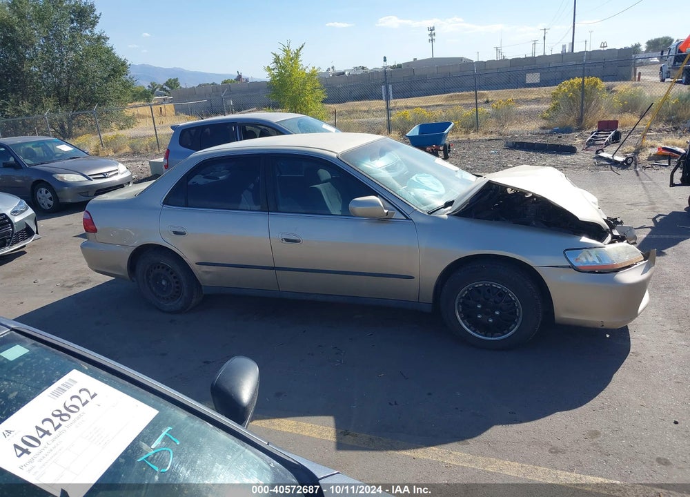 2000 HONDA ACCORD 2.3 LX VIN: JHMCG5646YC016910