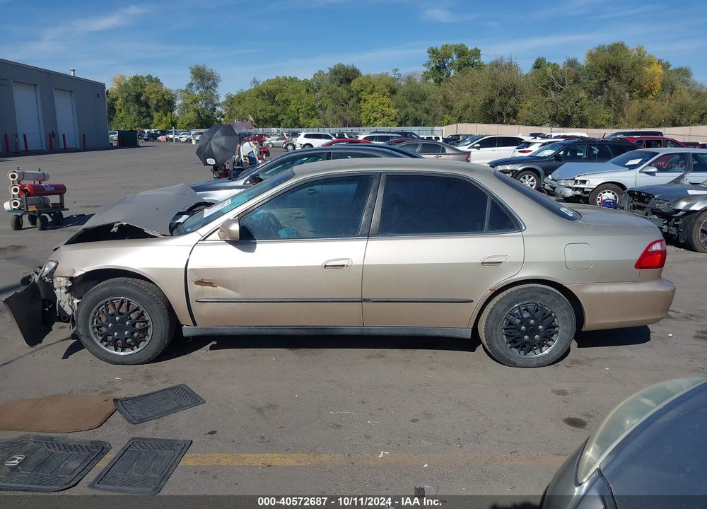 2000 HONDA ACCORD 2.3 LX VIN: JHMCG5646YC016910