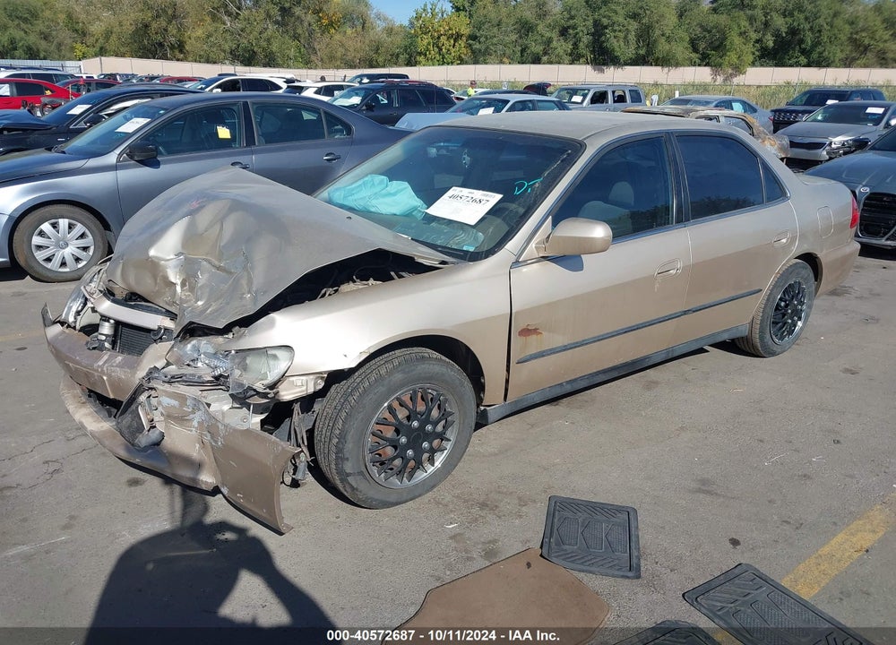 2000 HONDA ACCORD 2.3 LX VIN: JHMCG5646YC016910
