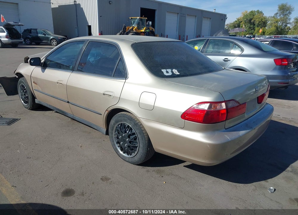 2000 HONDA ACCORD 2.3 LX VIN: JHMCG5646YC016910