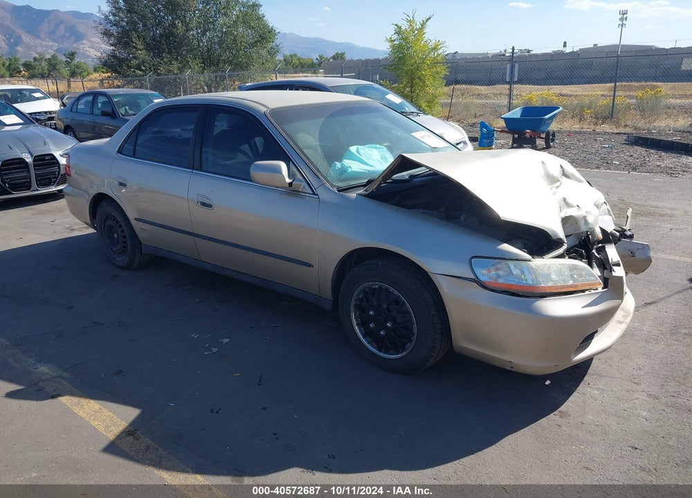 2000 HONDA ACCORD 2.3 LX VIN: JHMCG5646YC016910