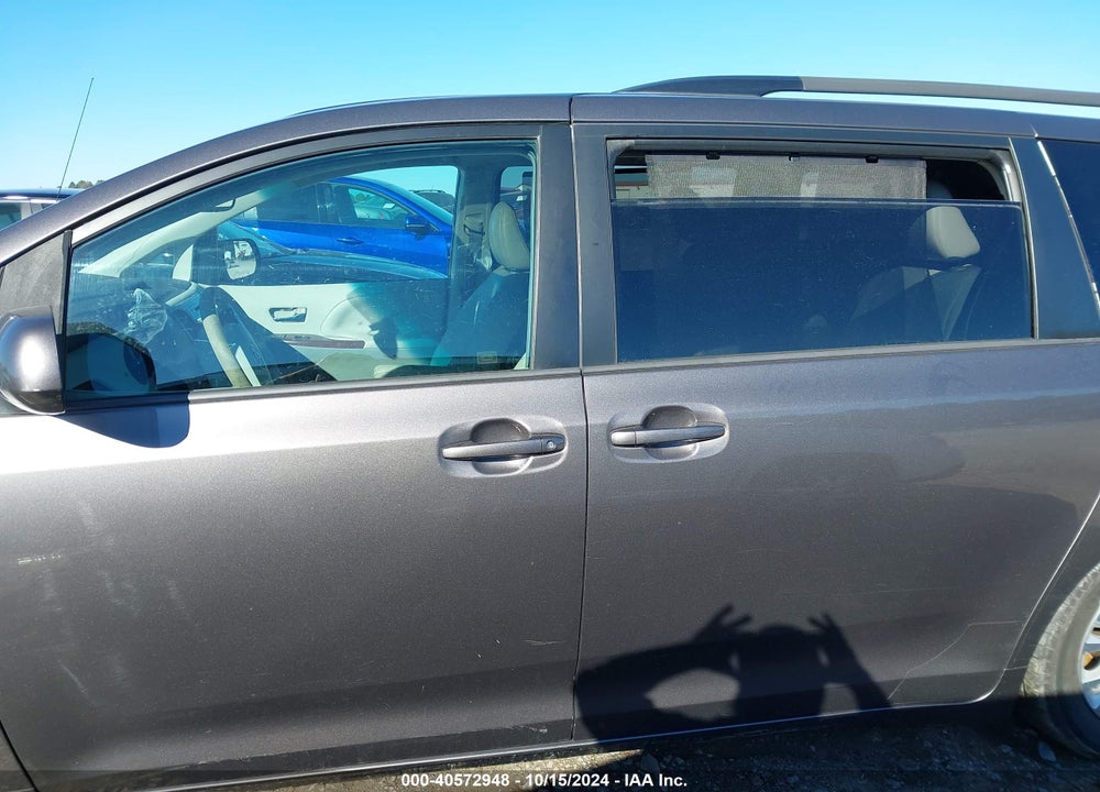 2013 TOYOTA SIENNA XLE V6 8 PASSENGER VIN: 5TDYK3DC2DS322872