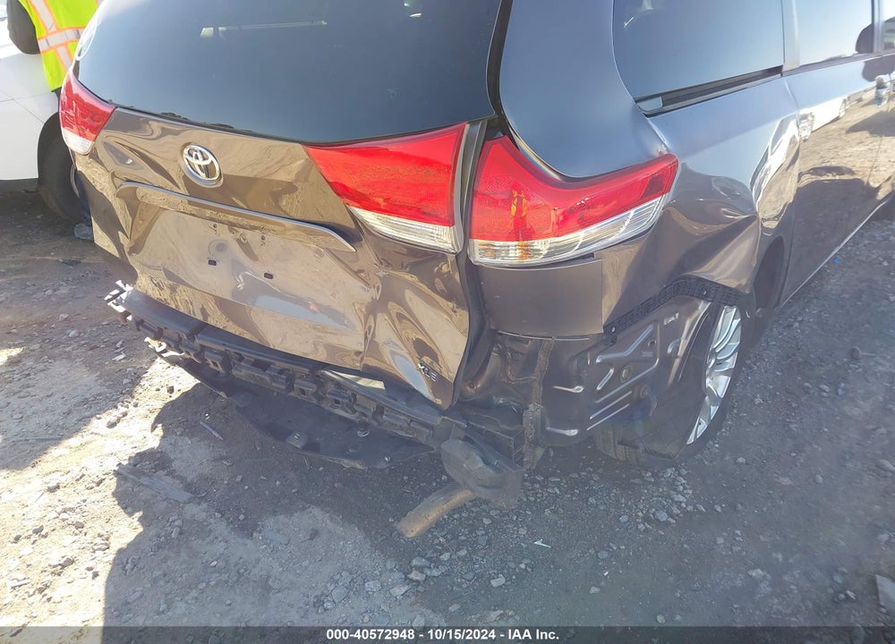 2013 TOYOTA SIENNA XLE V6 8 PASSENGER VIN: 5TDYK3DC2DS322872