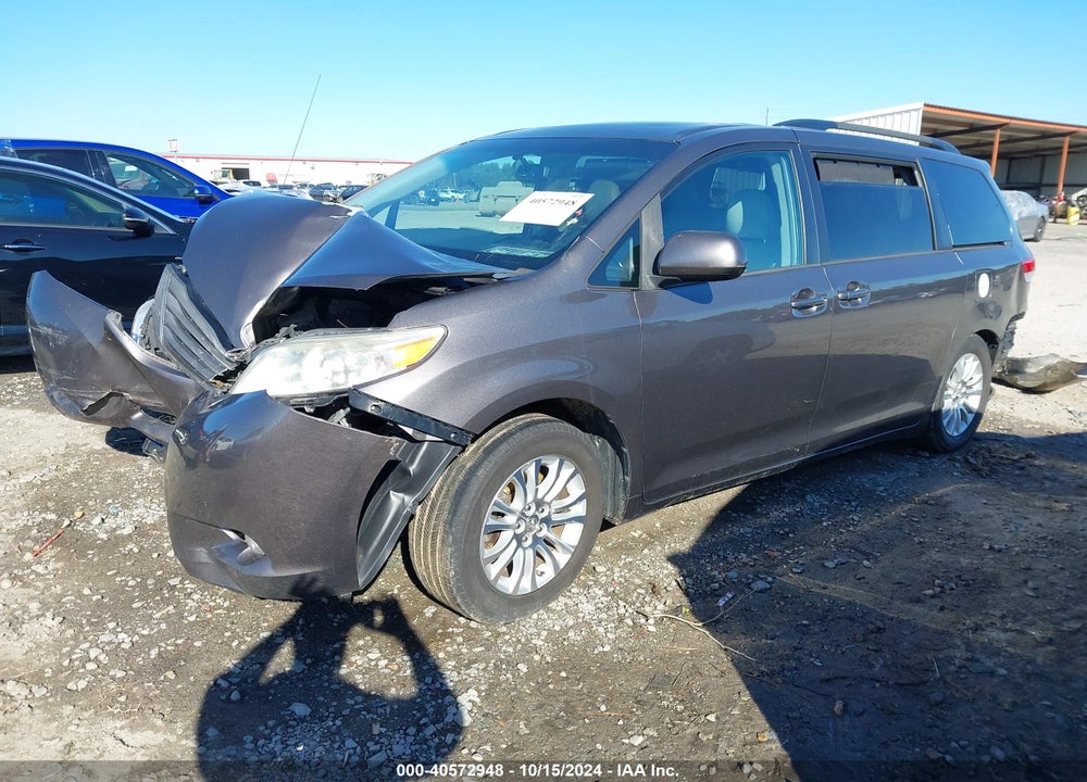 2013 TOYOTA SIENNA XLE V6 8 PASSENGER VIN: 5TDYK3DC2DS322872