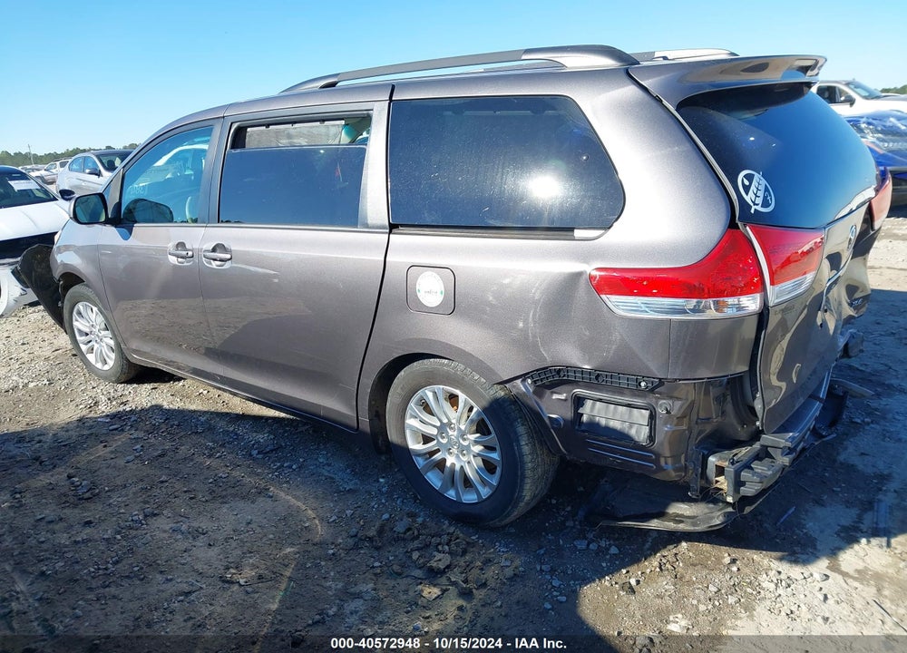 2013 TOYOTA SIENNA XLE V6 8 PASSENGER VIN: 5TDYK3DC2DS322872