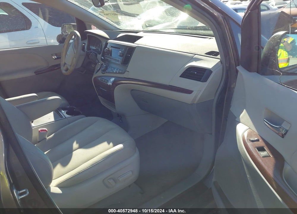 2013 TOYOTA SIENNA XLE V6 8 PASSENGER VIN: 5TDYK3DC2DS322872