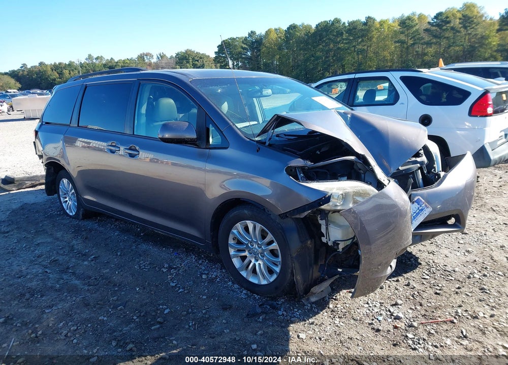 2013 TOYOTA SIENNA XLE V6 8 PASSENGER VIN: 5TDYK3DC2DS322872