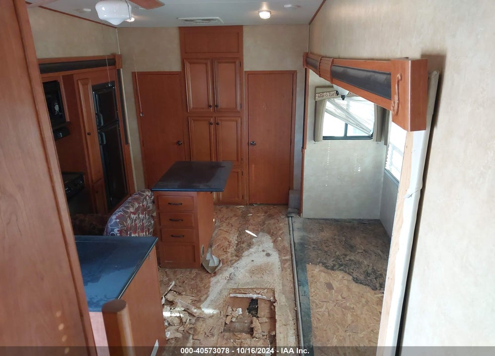 2010 BLUE CABIN 2950 VIN: 4X4FBLN28AG096432