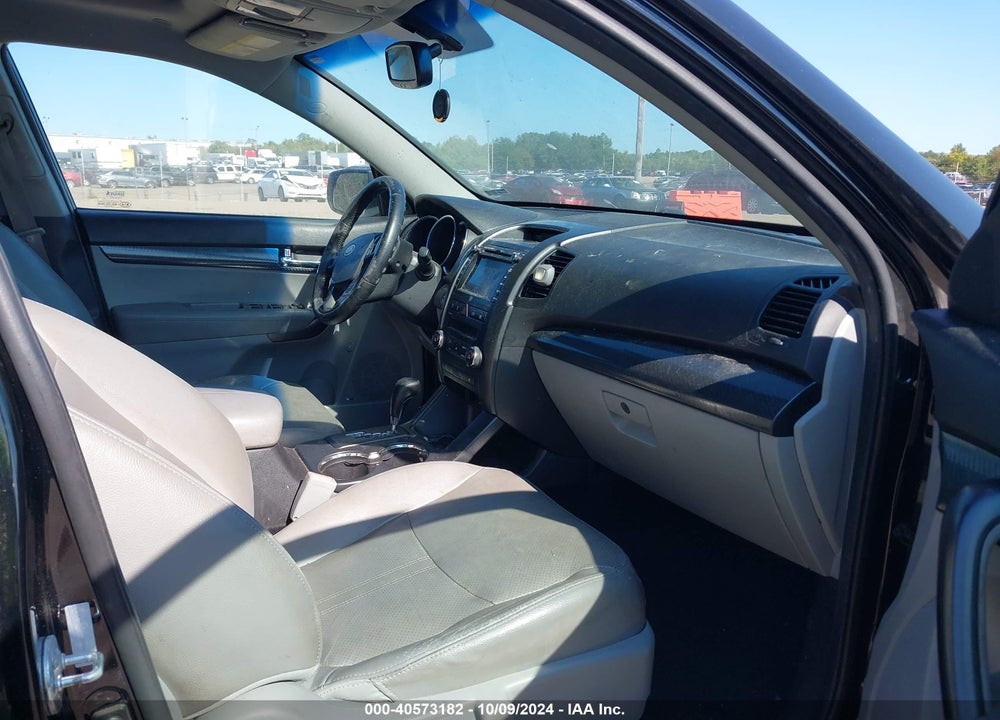 2011 KIA SORENTO SX V6 VIN: 5XYKW4A27BG160713