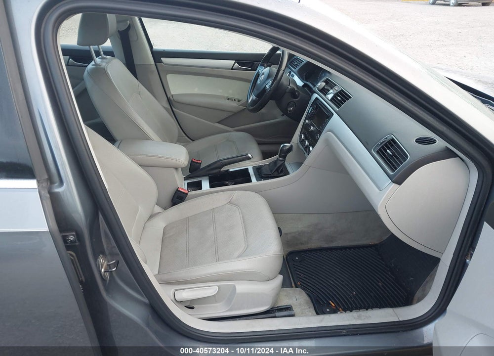 2012 VOLKSWAGEN PASSAT 2.5L SE VIN: 1VWBP7A30CC033909