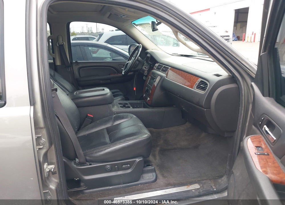 2008 CHEVROLET SUBURBAN 1500 LT VIN: 3GNFK16358G190825