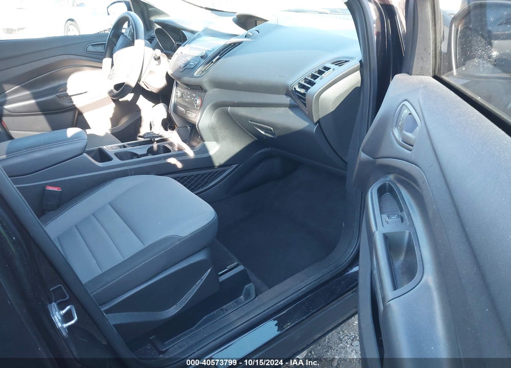 2019 FORD ESCAPE S VIN: 1FMCU0F78KUC19656