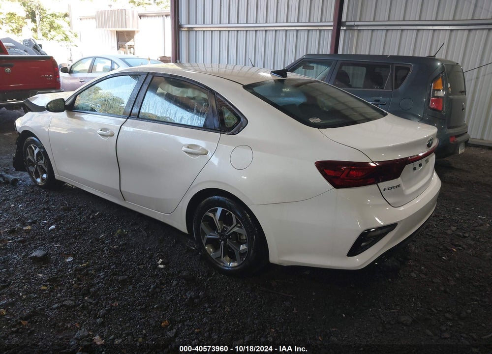 2021 KIA FORTE LXS VIN: 3KPF24AD7ME405556