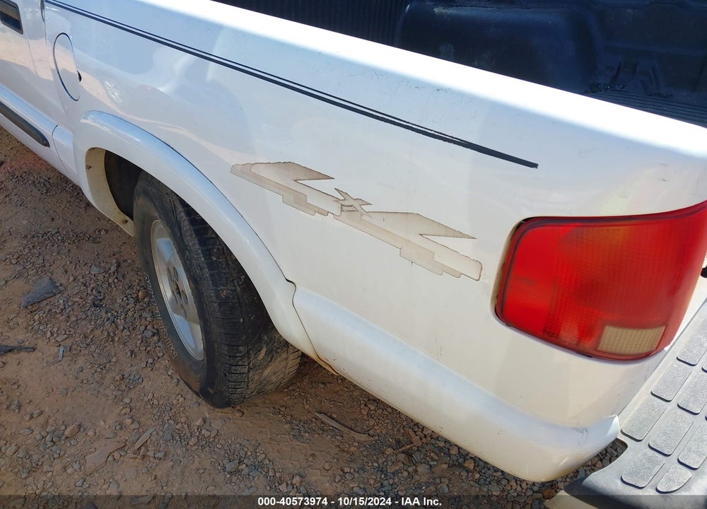 2003 CHEVROLET S-10 LS VIN: 1GCDT13X33K141161