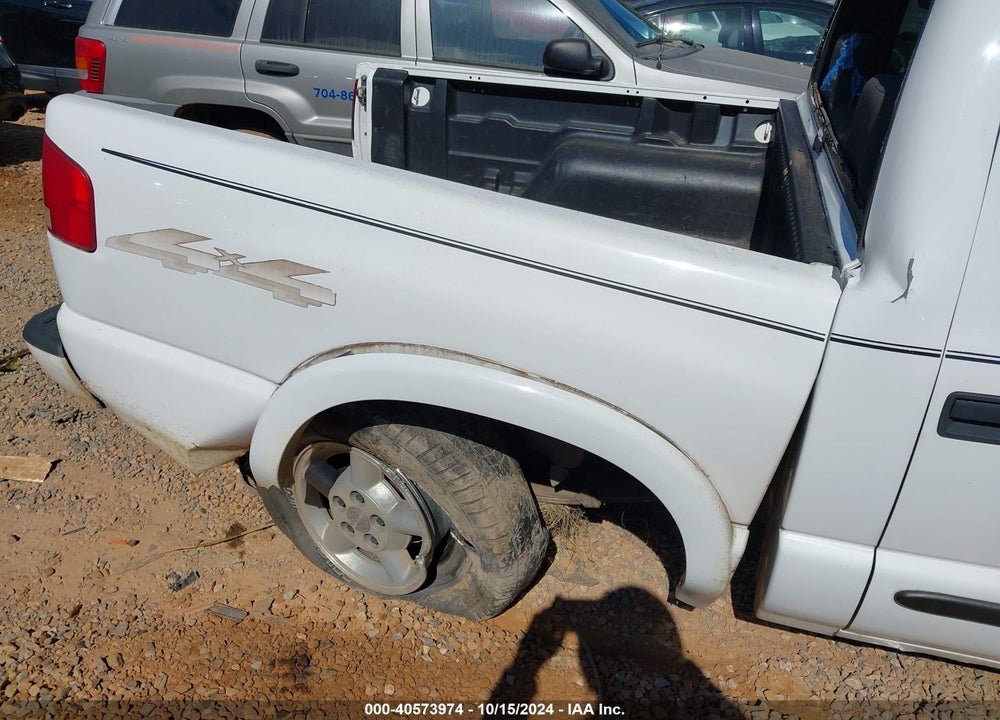 2003 CHEVROLET S-10 LS VIN: 1GCDT13X33K141161