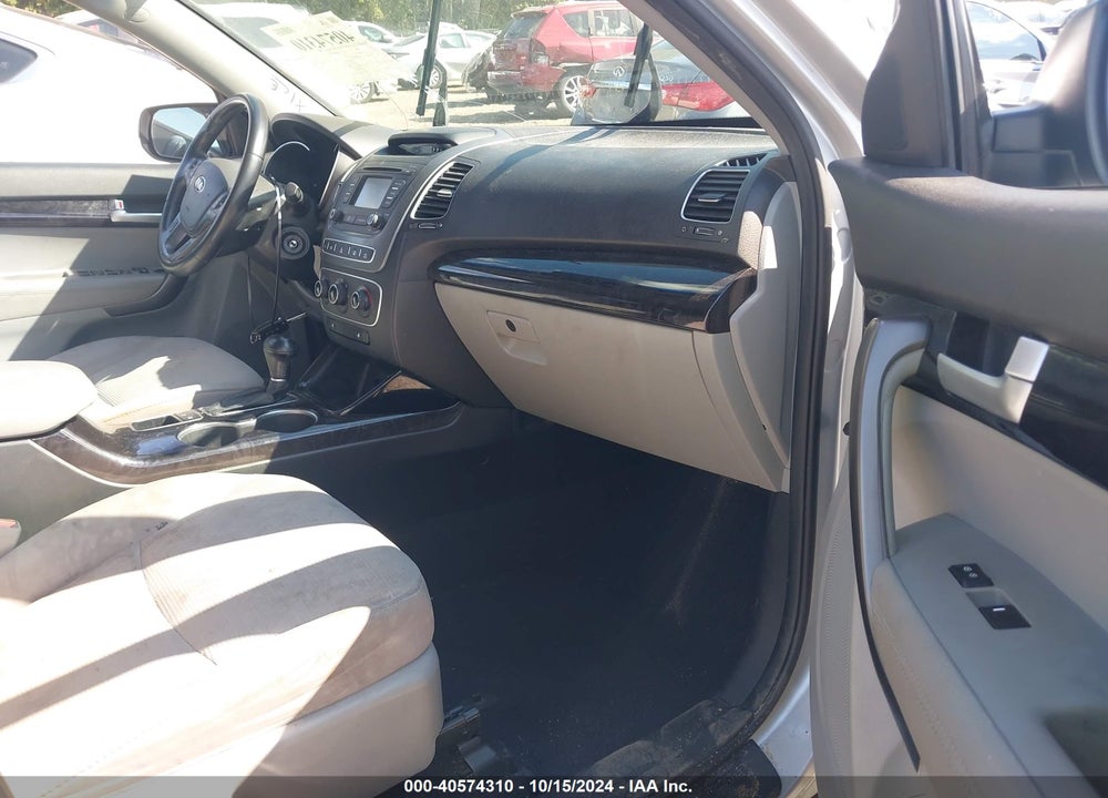 2014 KIA SORENTO LX V6 VIN: 5XYKT4A77EG490943