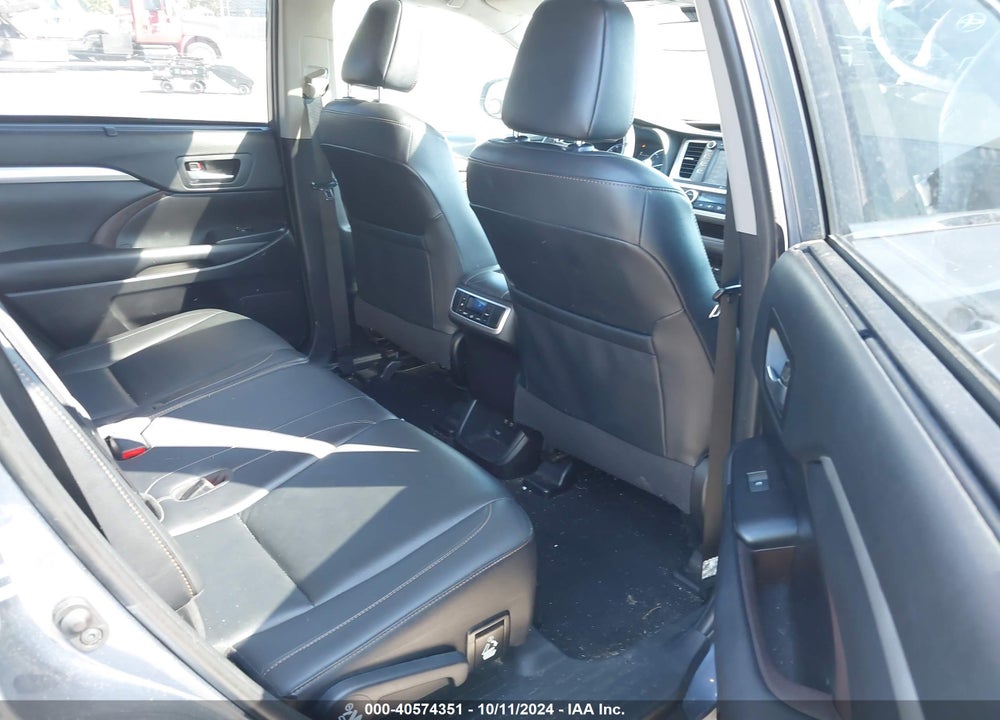 2019 TOYOTA HIGHLANDER XLE VIN: 5TDJZRFH6KS970267