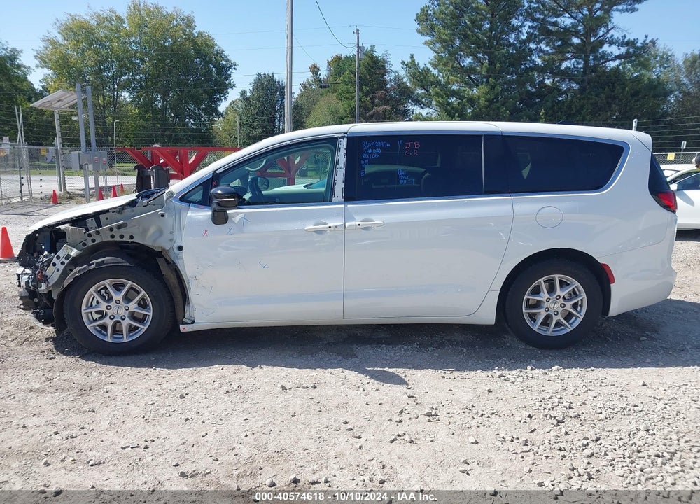 2024 CHRYSLER PACIFICA TOURING L VIN: 2C4RC1BG7RR120072