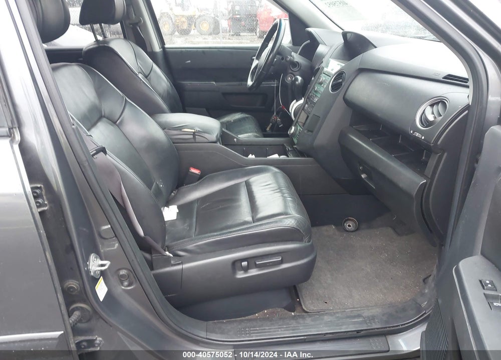 2011 HONDA PILOT EX-L VIN: 5FNYF4H76BB012880