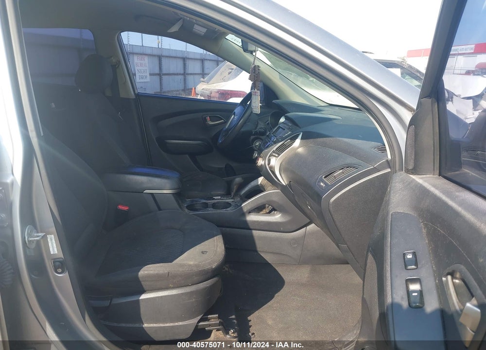 2010 HYUNDAI TUCSON GLS VIN: KM8JT3ACXAU088261