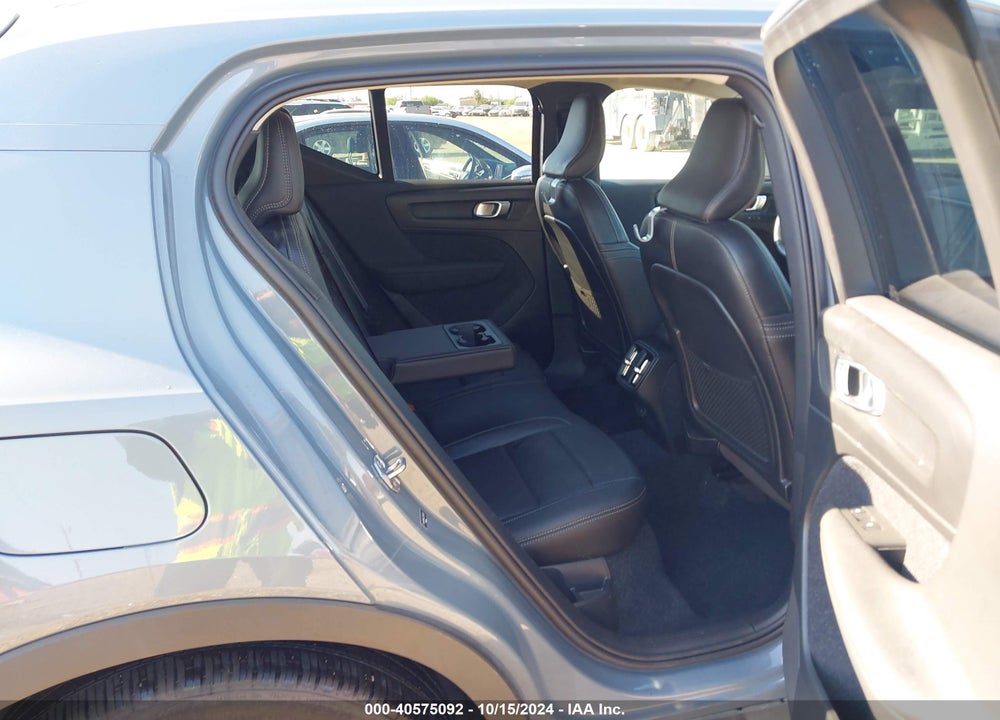 2020 VOLVO XC40 T5 MOMENTUM VIN: YV4162UK4L2315335
