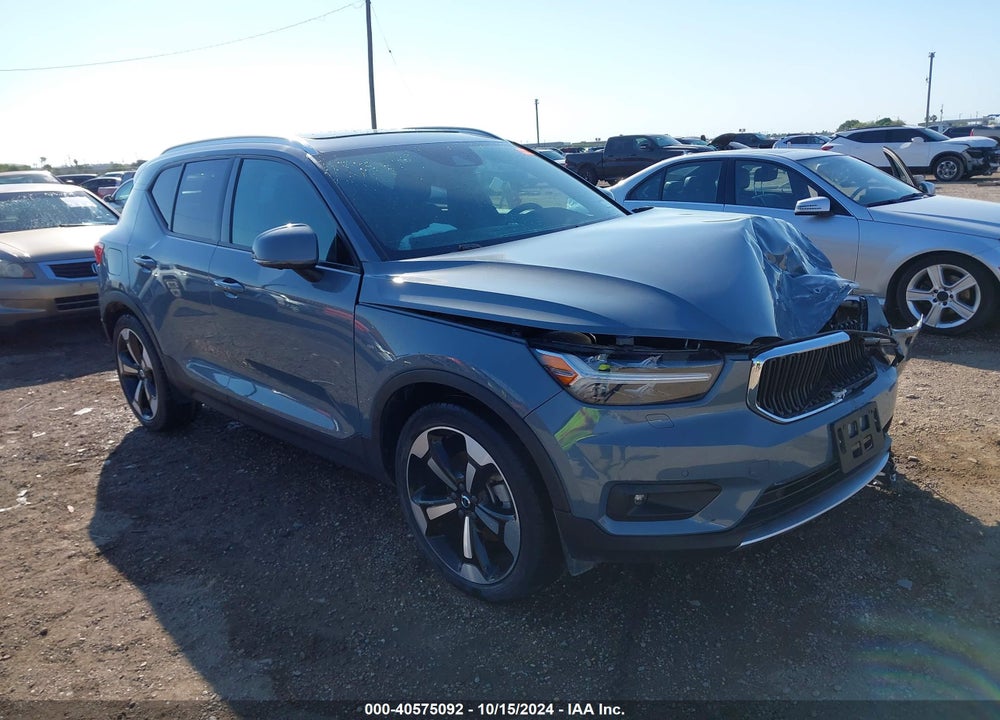 2020 VOLVO XC40 T5 MOMENTUM VIN: YV4162UK4L2315335
