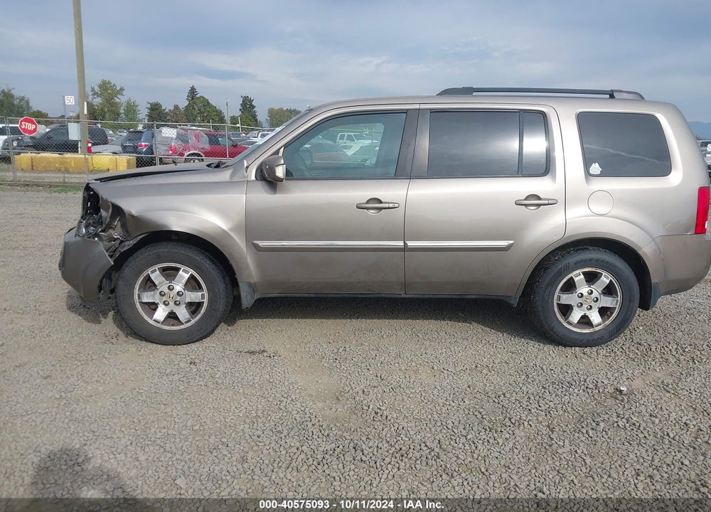 2010 HONDA PILOT TOURING VIN: 5FNYF4H93AB010942
