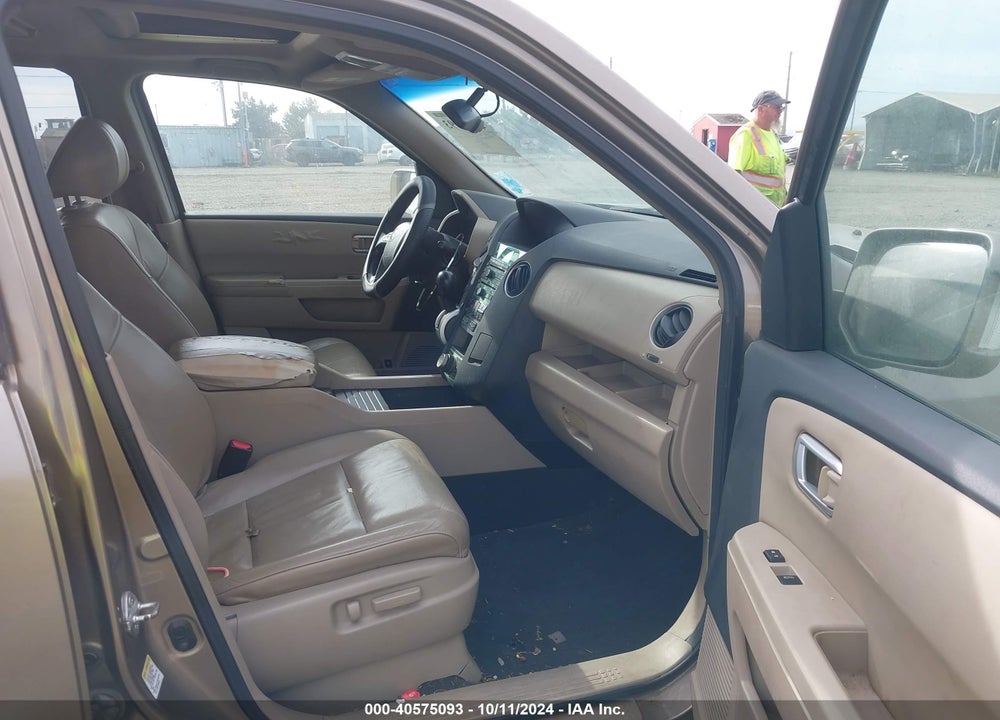 2010 HONDA PILOT TOURING VIN: 5FNYF4H93AB010942