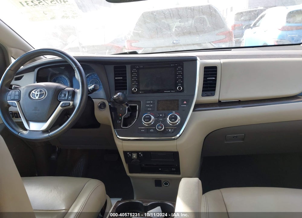 2018 TOYOTA SIENNA XLE PREMIUM 8 PASSENGER VIN: 5TDYZ3DC3JS922758