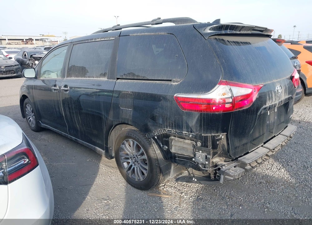 2018 TOYOTA SIENNA XLE PREMIUM 8 PASSENGER VIN: 5TDYZ3DC3JS922758