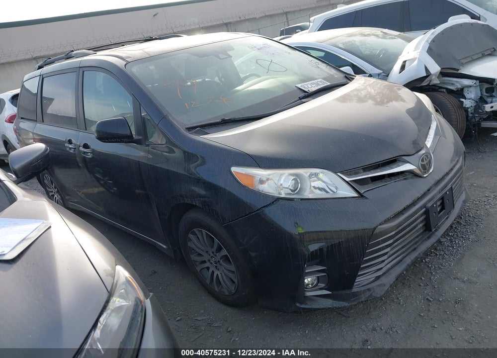 2018 TOYOTA SIENNA XLE PREMIUM 8 PASSENGER VIN: 5TDYZ3DC3JS922758
